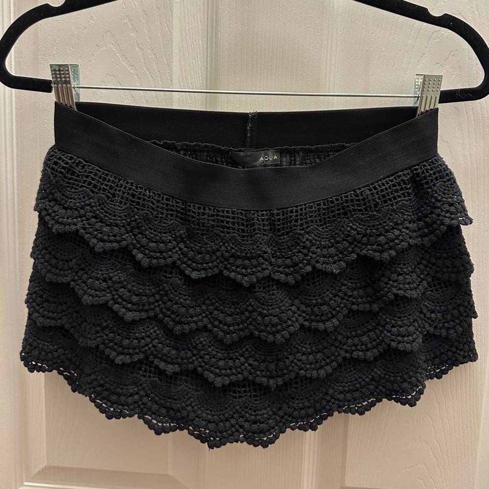Black lace skort w/ elasticized waist
